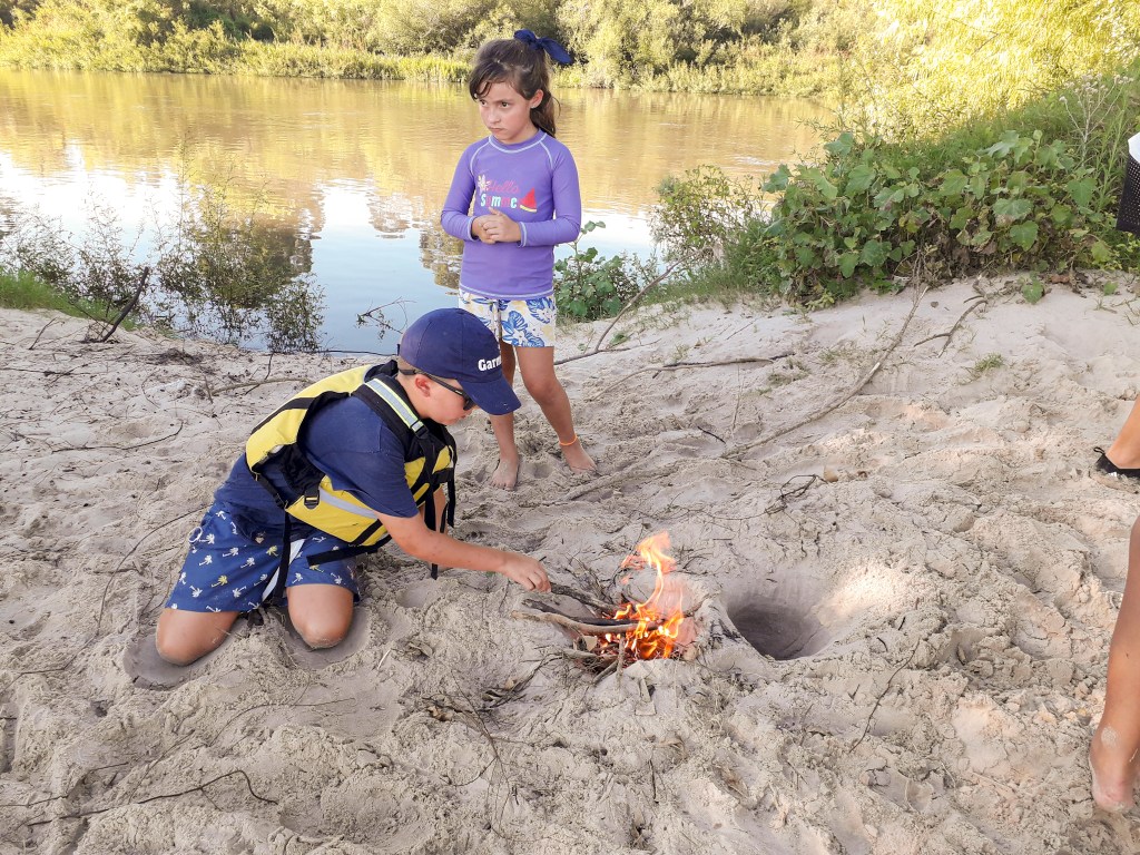 Campamentos; conociendo la historia del fuego y el respeto que debemos tener por la naturaleza.