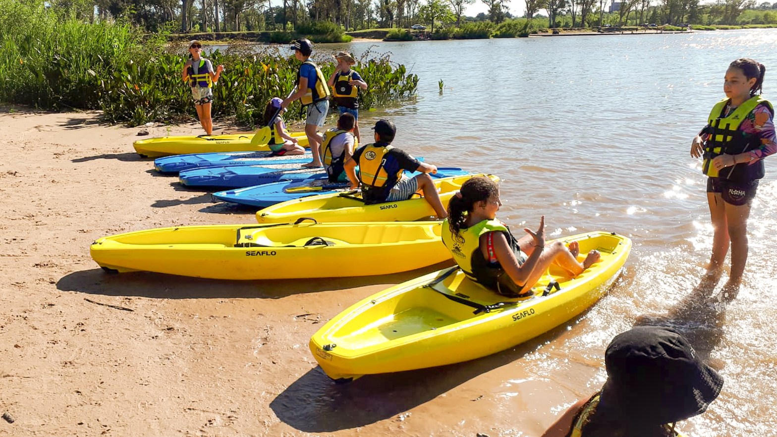kayak en el rio negro Uruguay